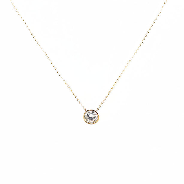 18Kt Classic Solitaire Pendant on Chain
